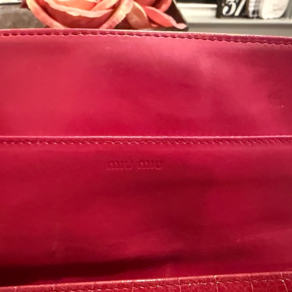 Miu Miu Red Croc-Embossed Clutch with Gold Chain W/COA - Picture 6 of 16